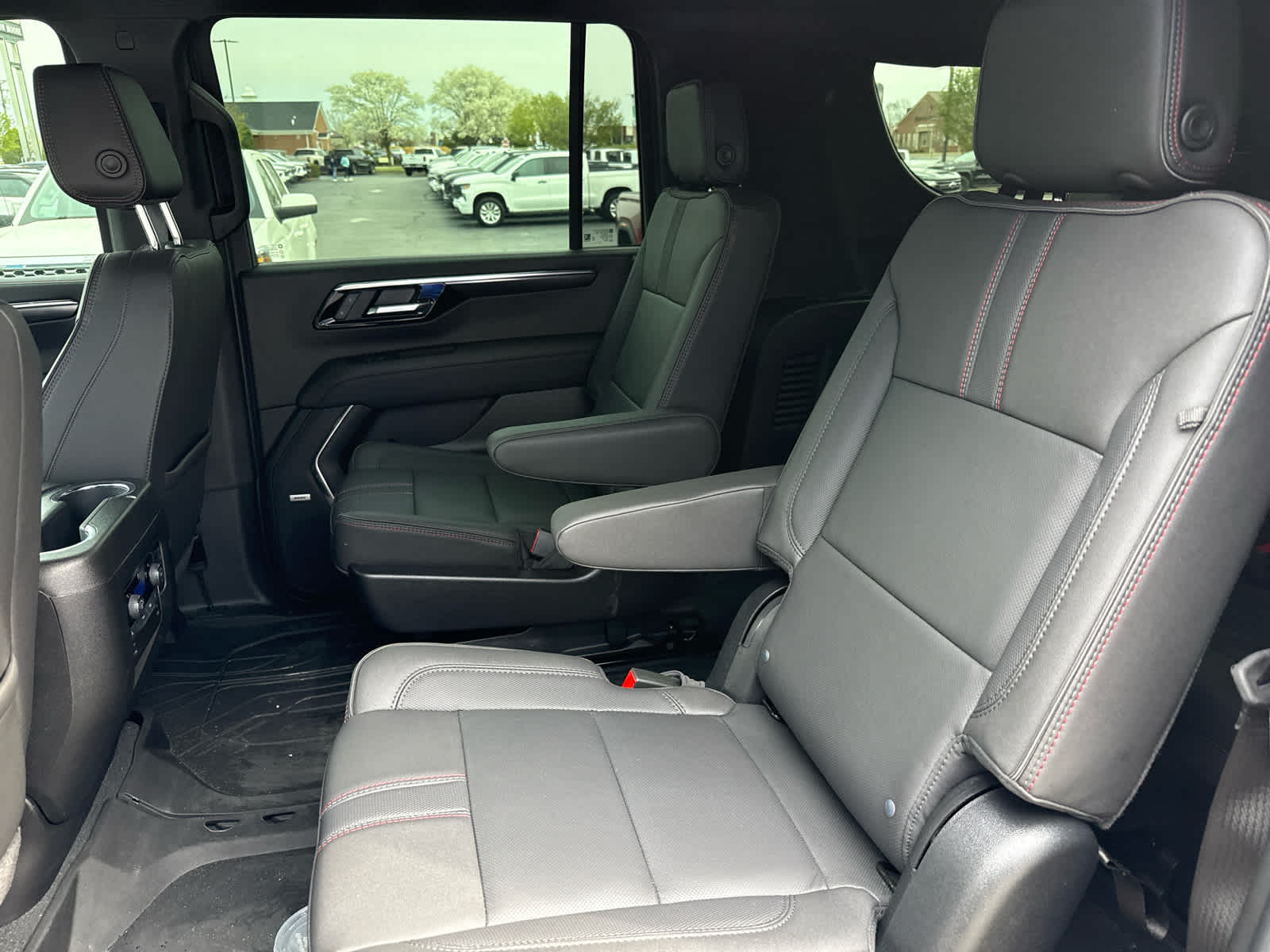 2025 Chevrolet Suburban RST