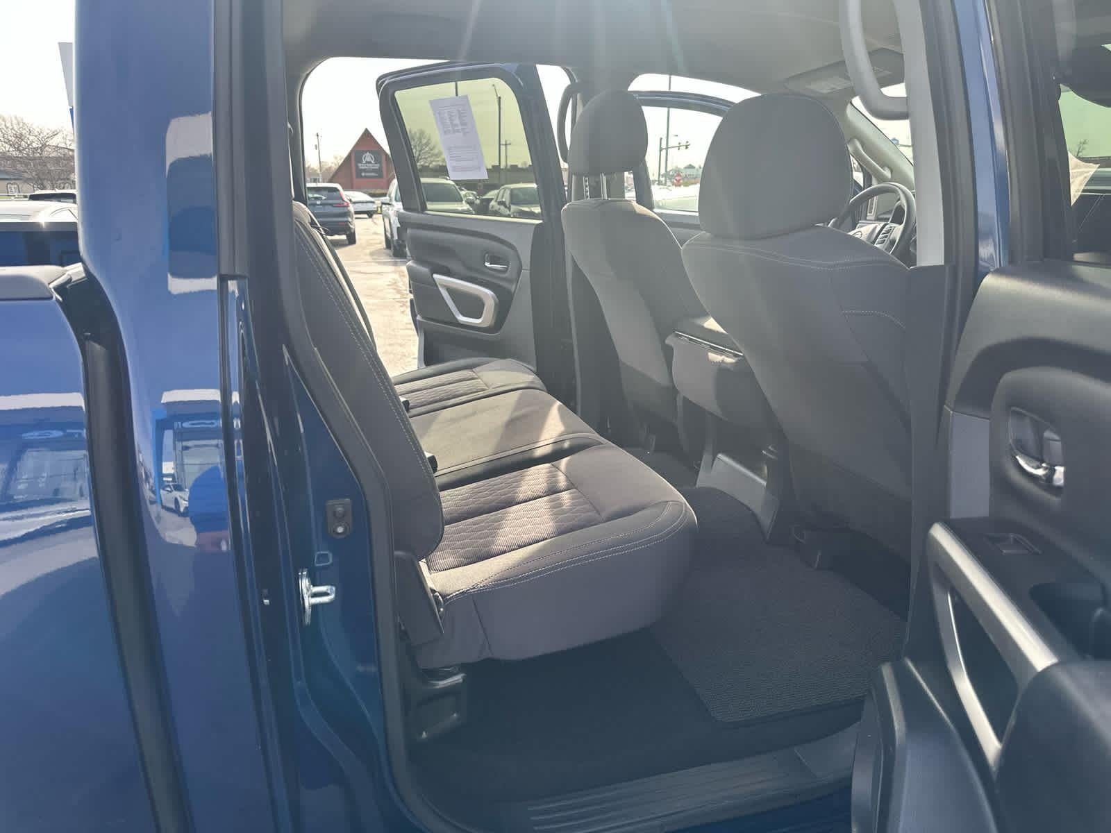 2023 Nissan Titan SV