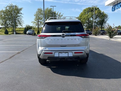 2025 Nissan Pathfinder SL