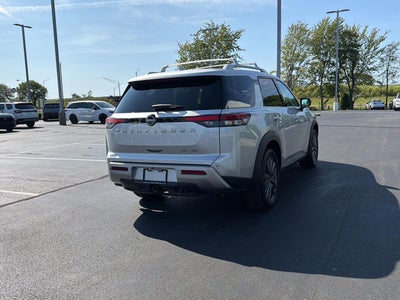 2025 Nissan Pathfinder SL