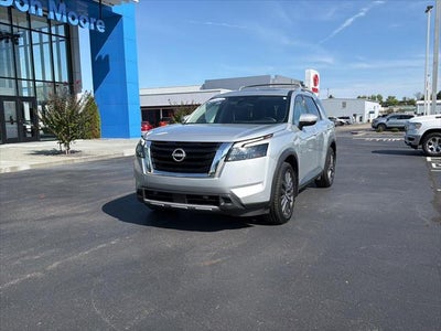 2025 Nissan Pathfinder SL