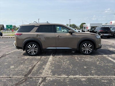 2024 Nissan Pathfinder Platinum