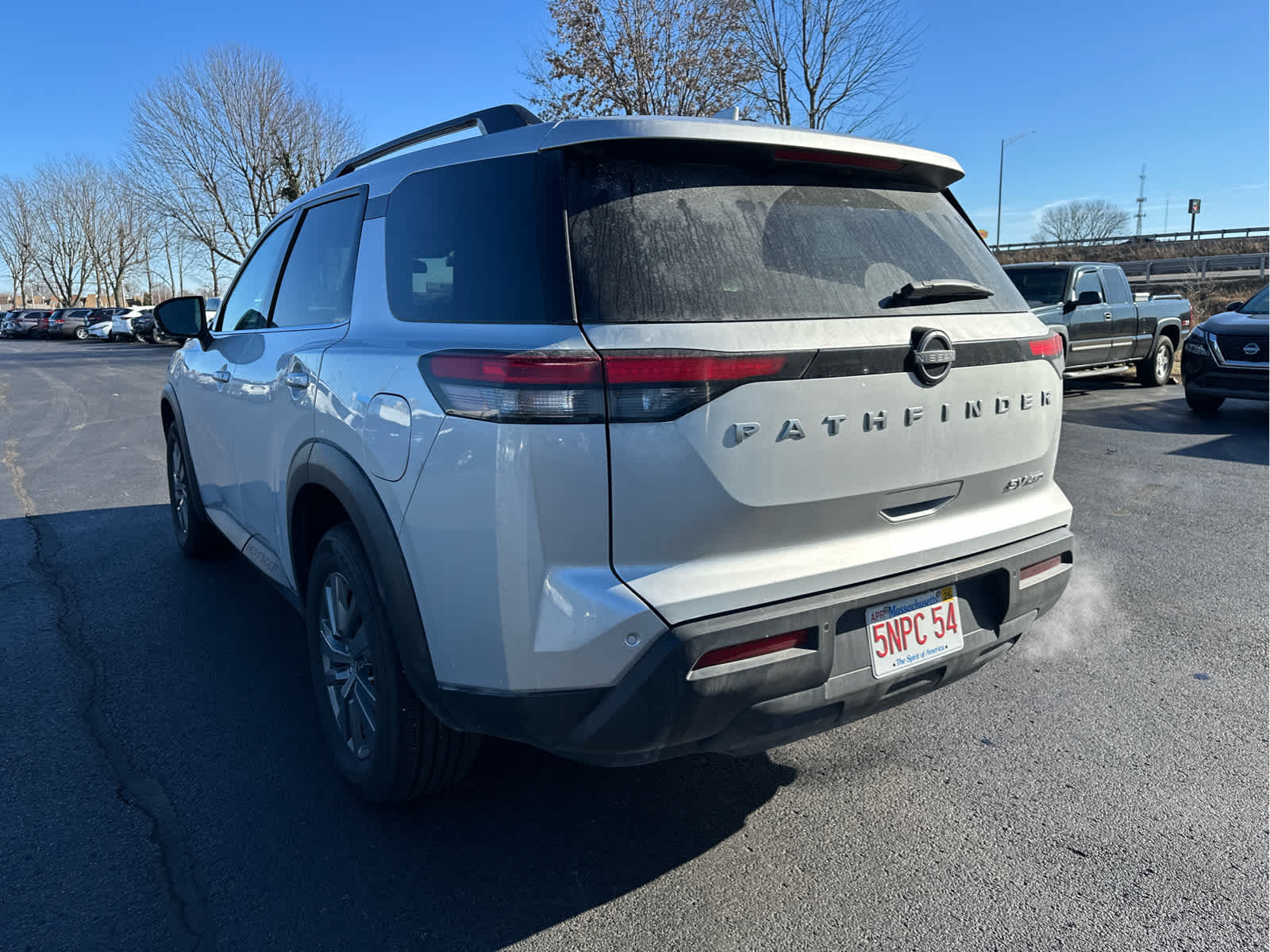 2024 Nissan Pathfinder SV